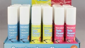 Spectacle lens cleaning spray